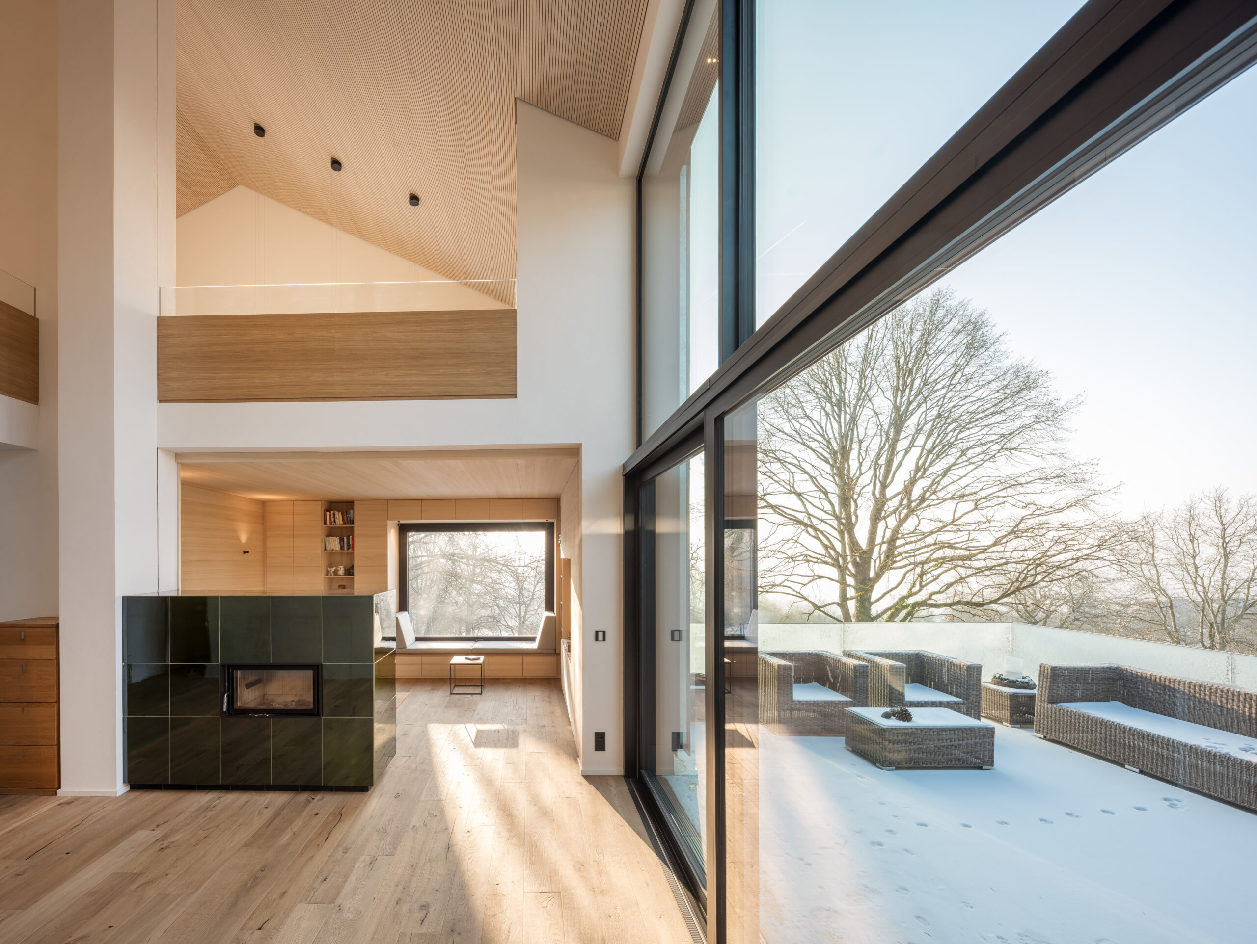 Startseite_06_Black-House-scaled